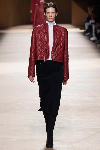 Look 28